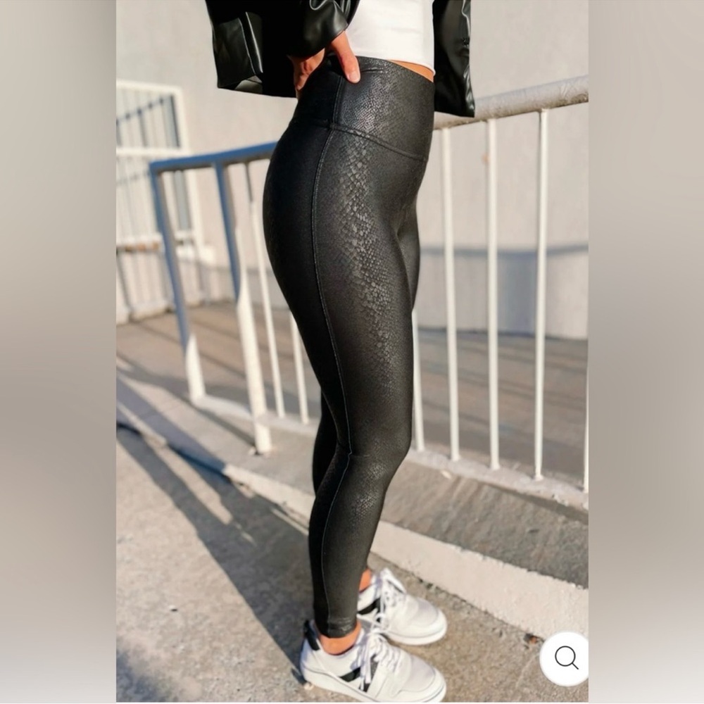 Spanx Faux Leather Snake Leggings
Color: Black